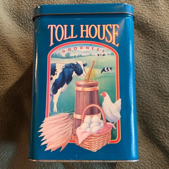 Nestle Toll House Cookies Limited Edition tin. Approx 4 1/4” x 6 1/4” - Picture 6 of 9